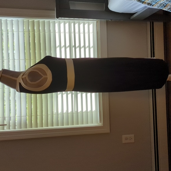 Dress - Picture 4 of 9